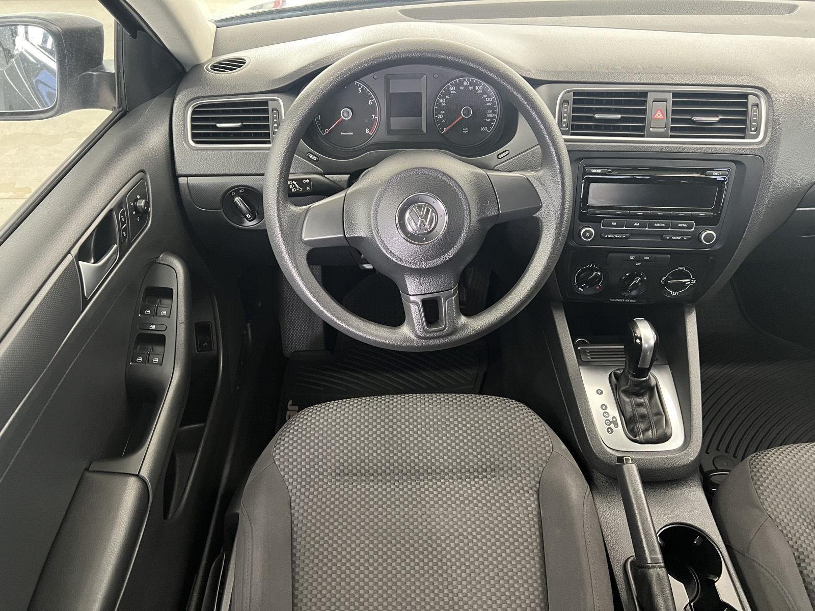 Used 2014 Platinum Gray Metallic Volkswagen S image 30