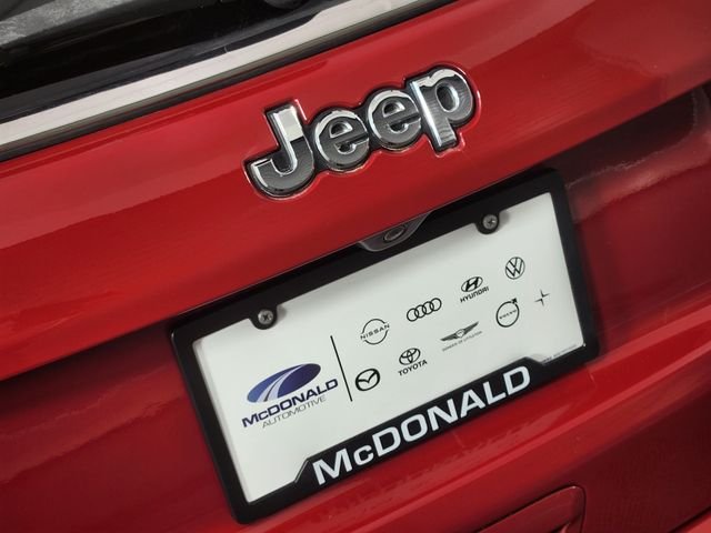 Used 2017 Red Jeep Latitude image 8