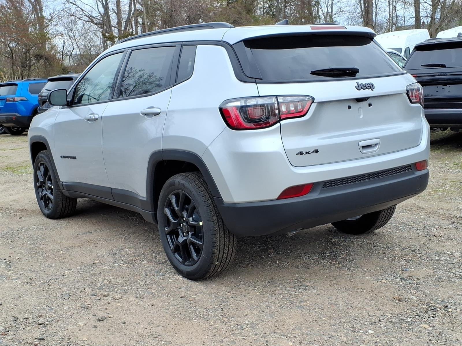 New 2026 Silver Zynith Metallic Clear-Coat Exterior Paint Jeep Latitude image 5