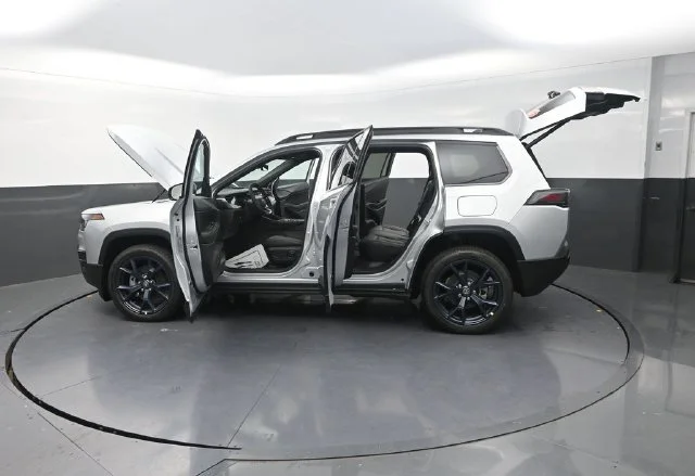 New 2026 Silver Zynith Clear-Coat Exterior Paint Jeep  image 31