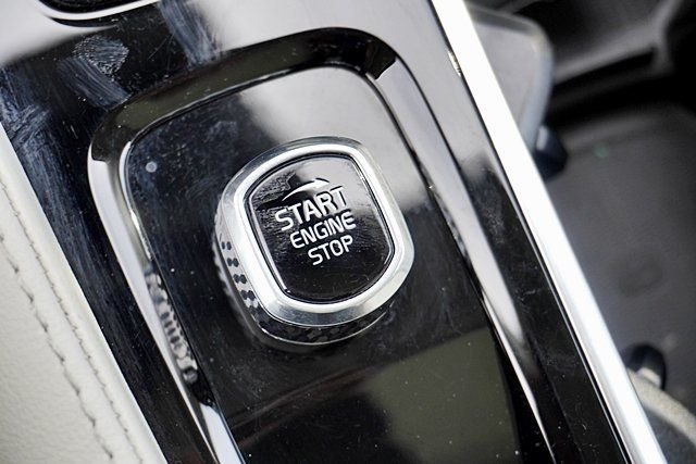 Used 2025 Black Volvo B6 Plus 6-Seater image 31