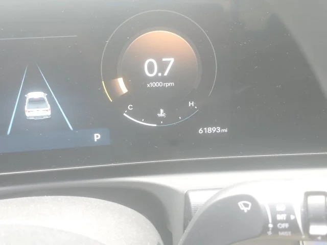 Used 2025 White Hyundai SEL image 3