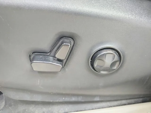 Used 2023 White Chrysler Limited image 11
