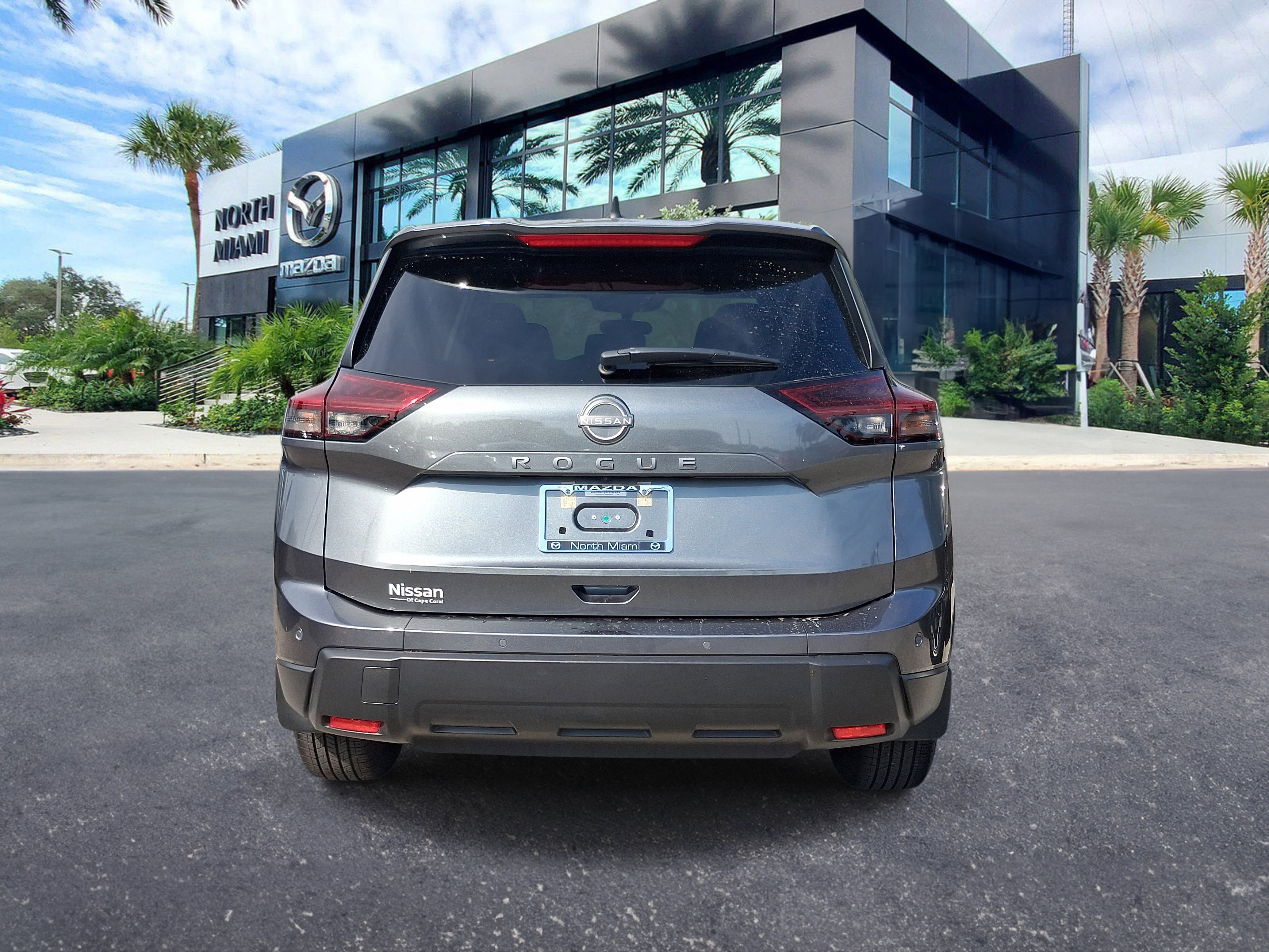 Used 2026 Gray Nissan S image 4
