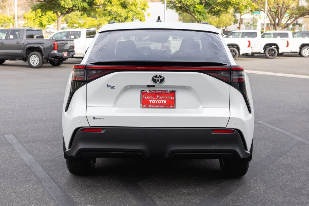 New 2026 Wind Chill Pearl <sup>1</sup> Toyota  XLE image 6