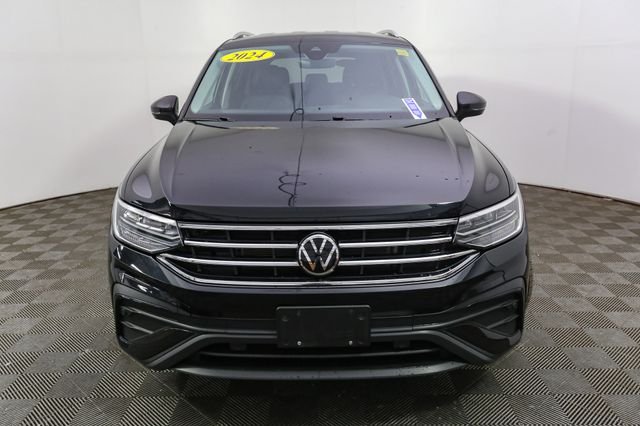 Used 2024  Volkswagen 2.0T SE image 4