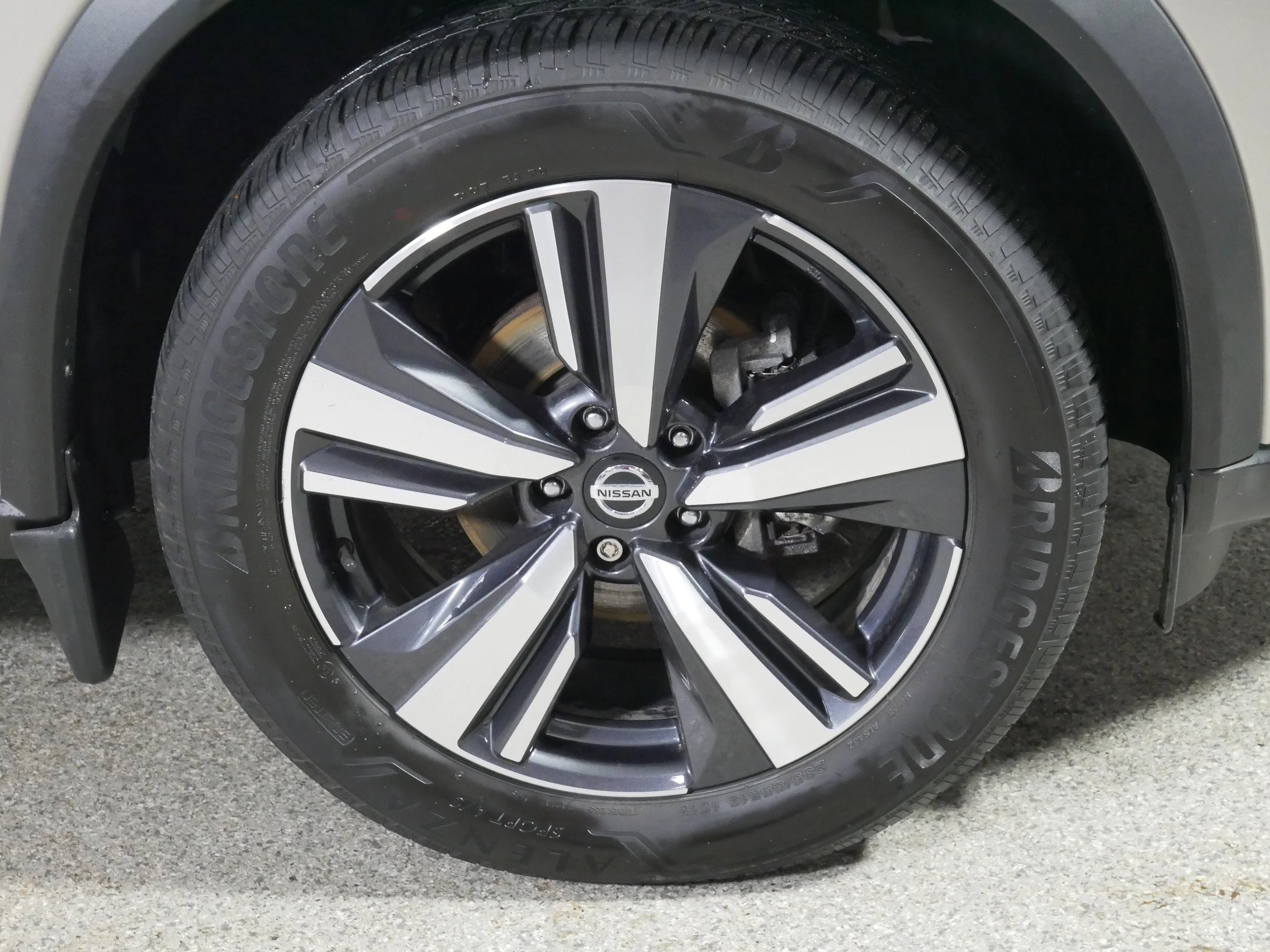 Used 2021 Champagne Silver Metallic Nissan Platinum image 15