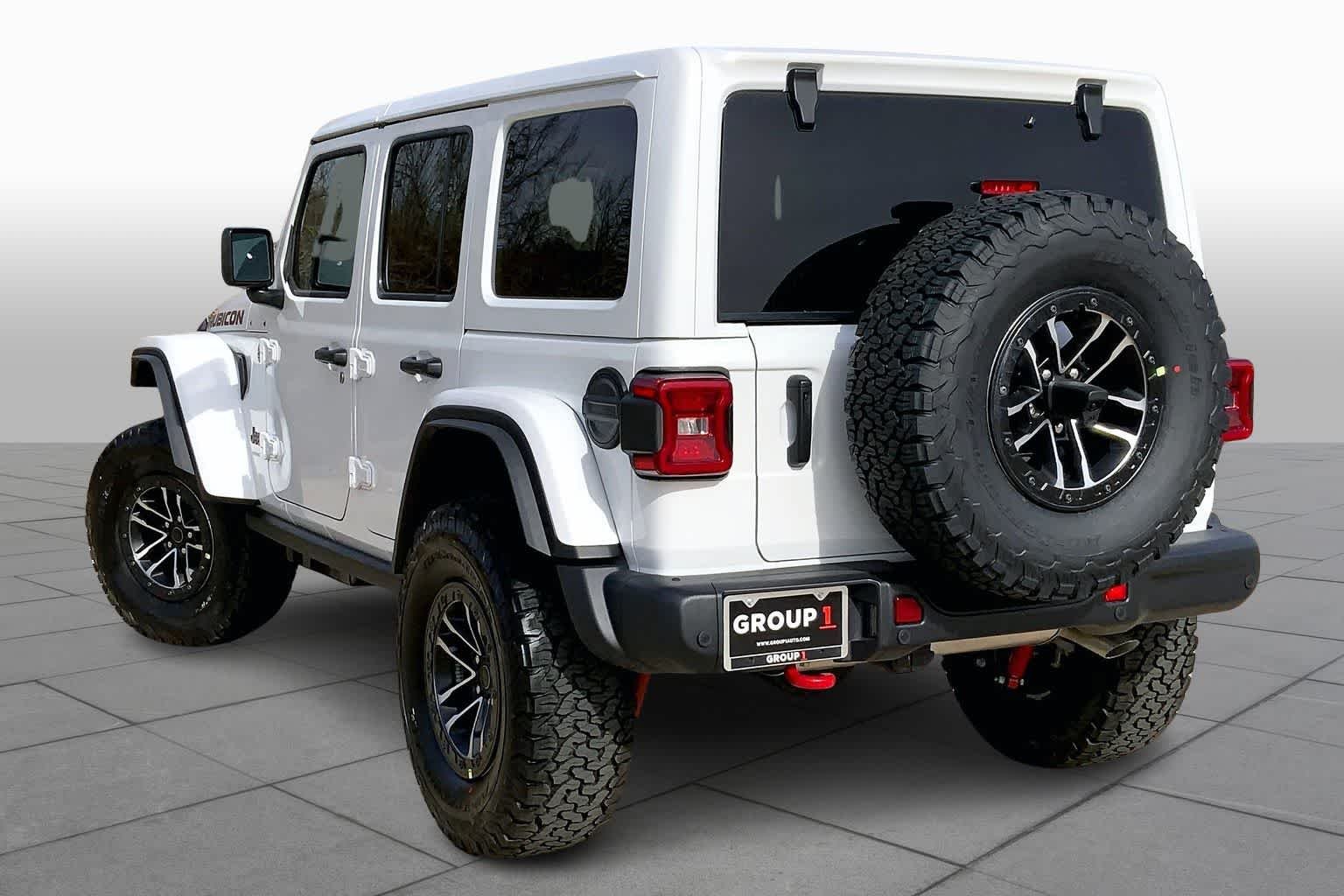 New 2026 Bright White Clear-Coat Exterior Paint Jeep Rubicon X image 12