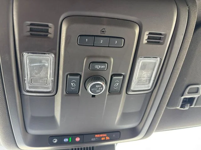Used 2023 Ash Chevrolet Z71 image 24