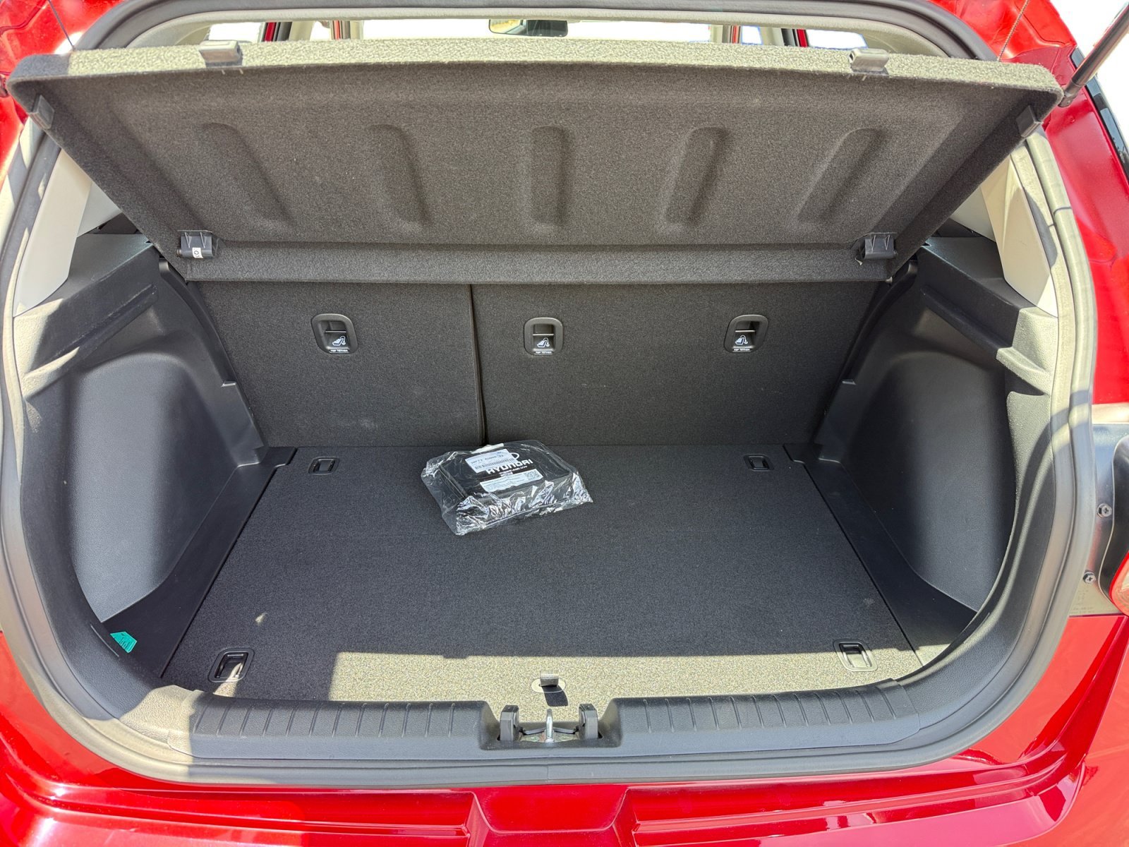 Certified Used 2022 Scarlet Red Hyundai SEL image 17
