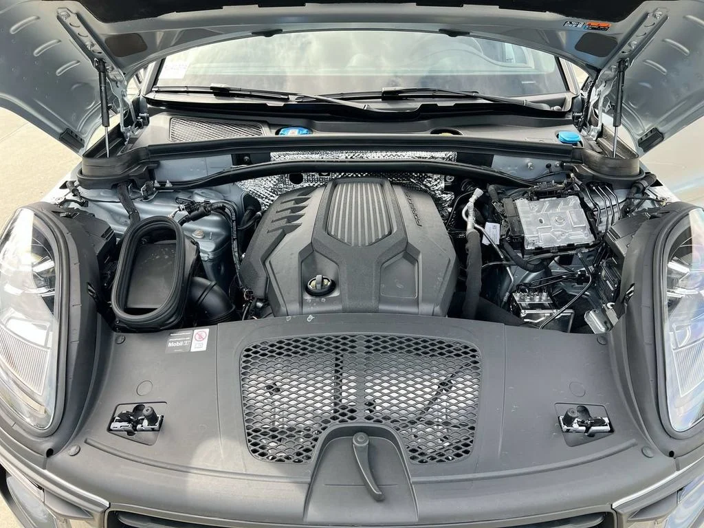 2026 Porsche Macan T - Photo 10