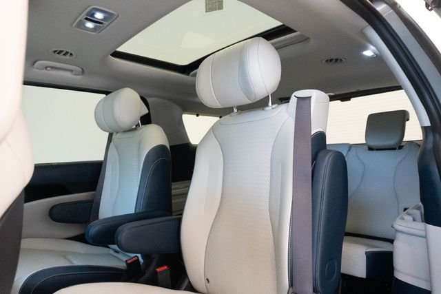 Used 2025 White Kia SX Prestige image 10