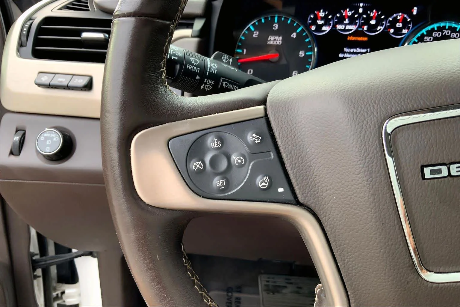 Used 2019 White Frost Tricoat GMC Denali image 21