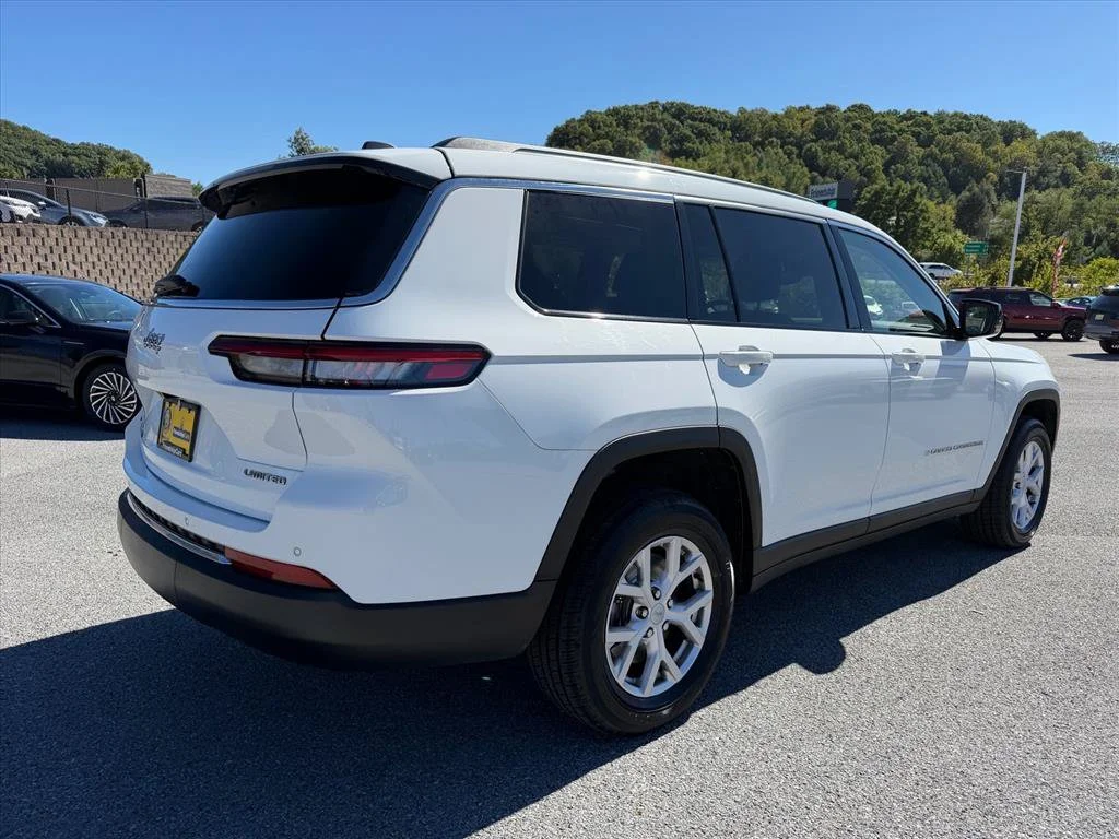 Used 2022 White Jeep Limited image 17