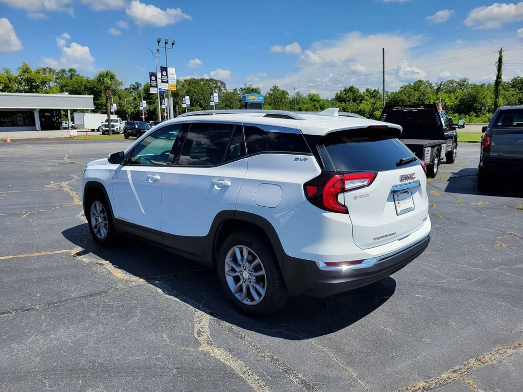 Used 2024 Summit White GMC SLT image 3