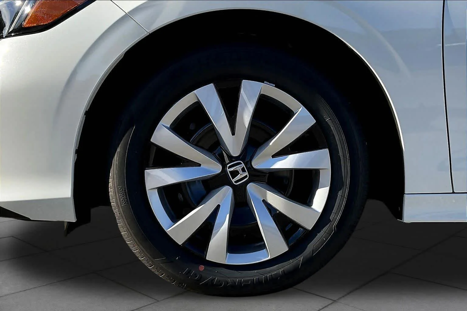 New 2026 Platinum White Pearl Honda LX image 11