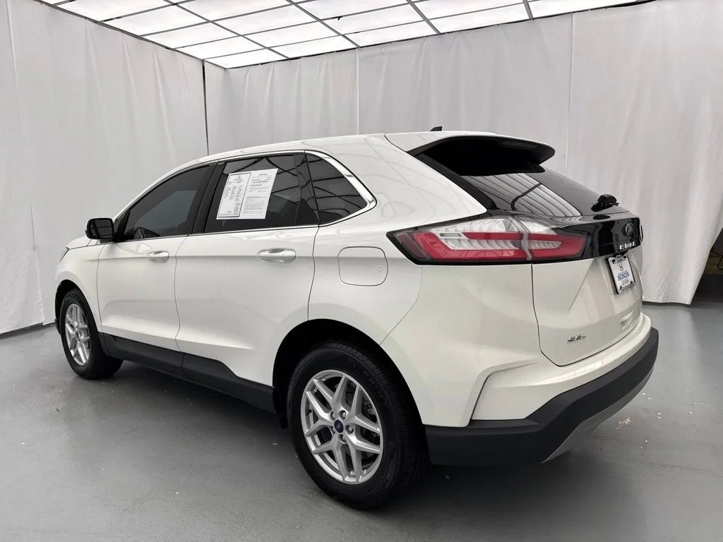 Used 2022 White Ford SEL image 5