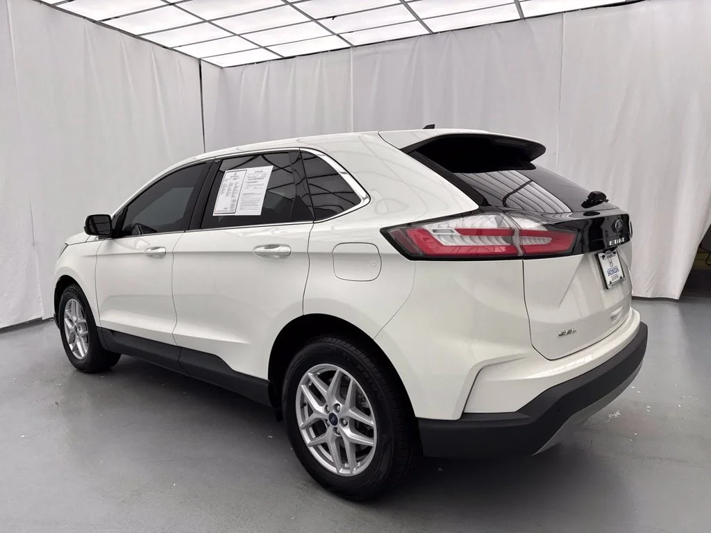 Used 2022 White Ford SEL image 5