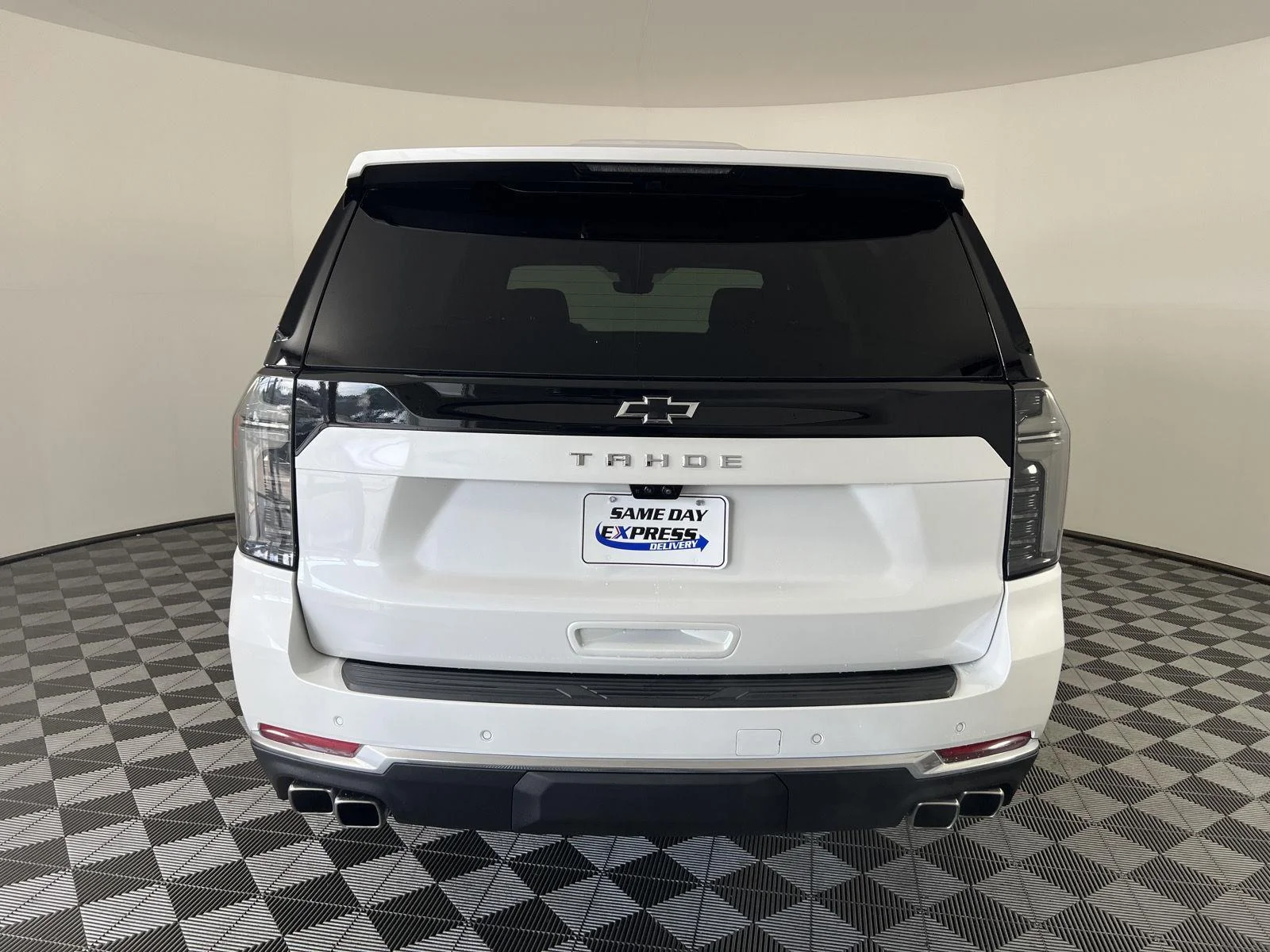 Used 2025 Iridescent Pearl Tricoat Chevrolet High Country image 32
