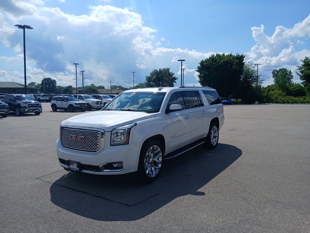 Used 2017 White GMC Denali image 4