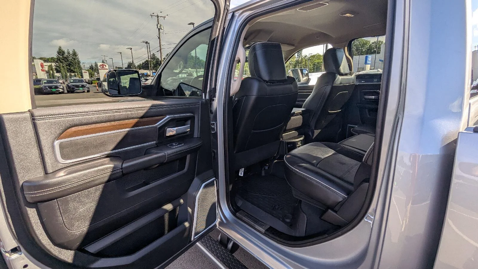 2022 RAM Ram 3500 Pickup Laramie - Photo 10