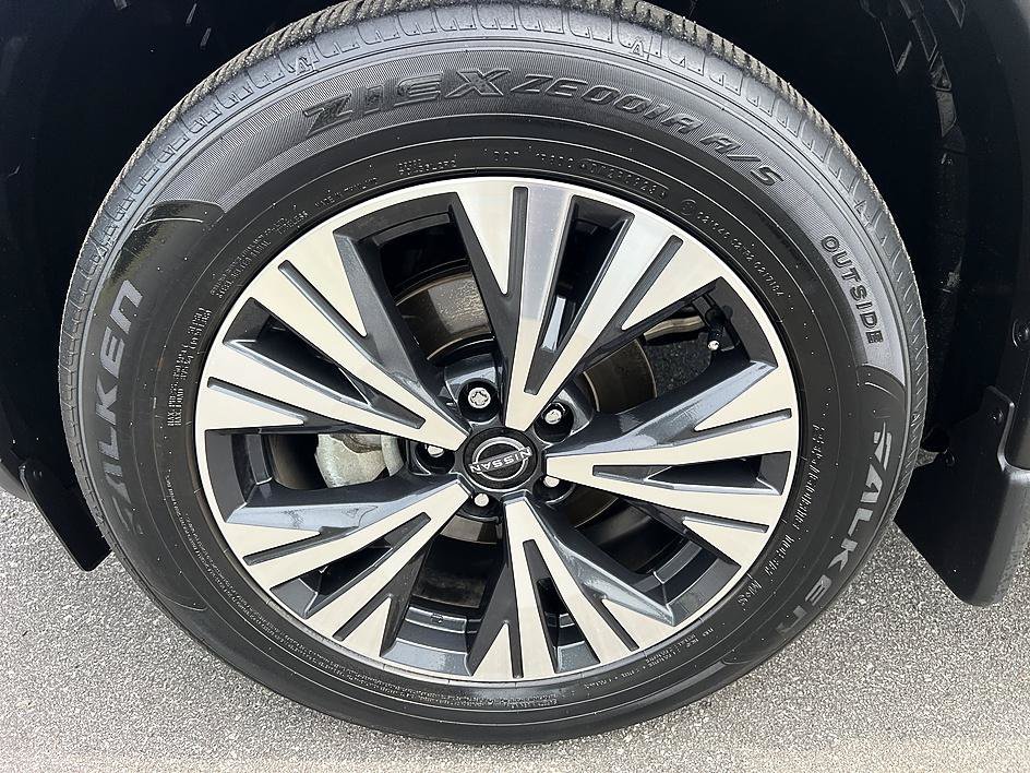 Certified Used 2023 Gun Metallic Nissan SV image 9