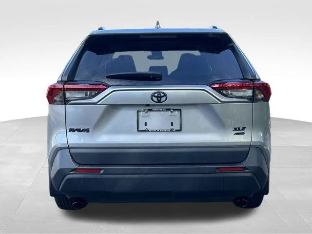 Used 2024 Silver Toyota XLE image 4