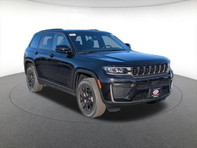 New 2026 Diamond Black Crystal Pearl-Coat Exterior Paint Jeep Altitude image 1