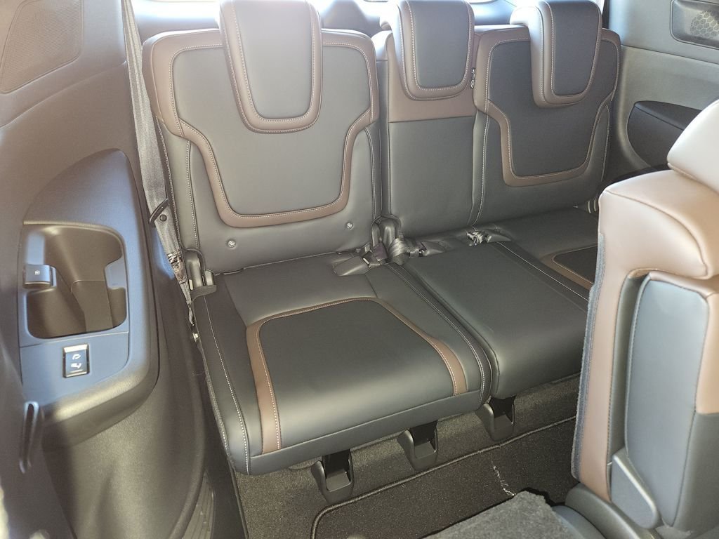New 2026 Aspen White TriCoat Nissan SL image 15