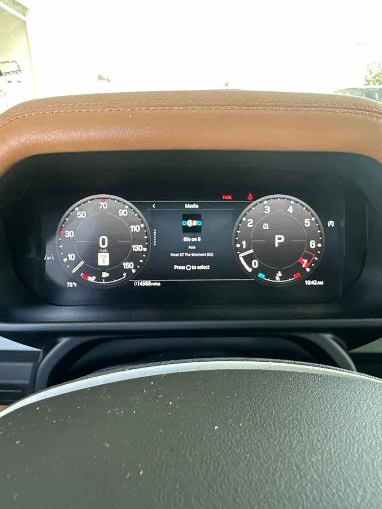 Used 2024  Land Rover S image 6