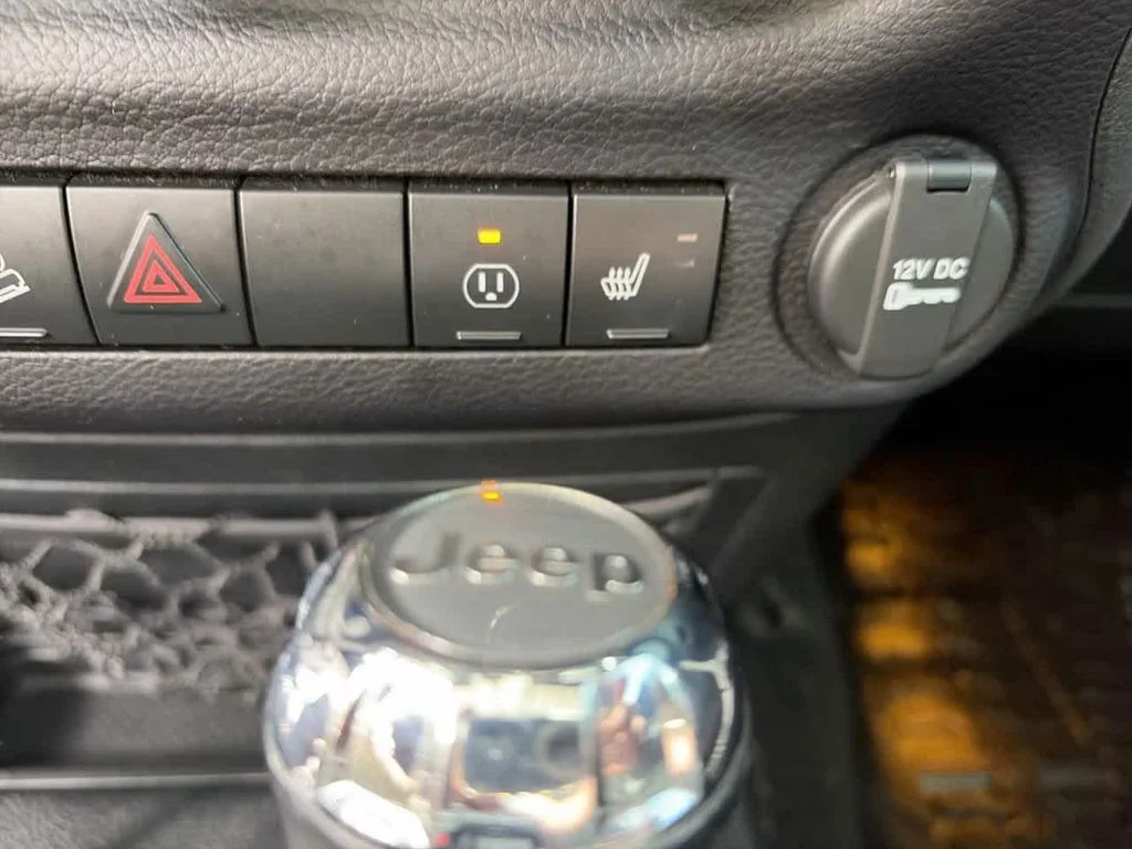 Used 2016 White Jeep Unlimited Rubicon image 19