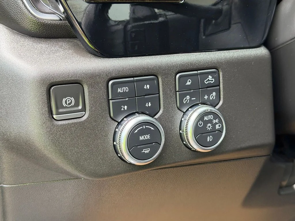 Used 2024 Gray GMC Elevation image 23