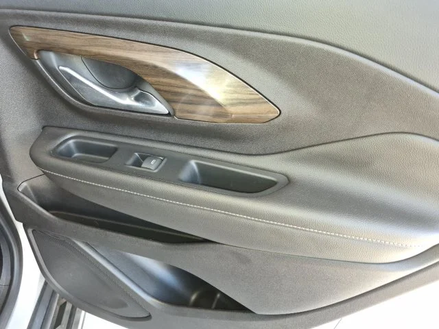 Used 2018 Silver GMC Denali image 24