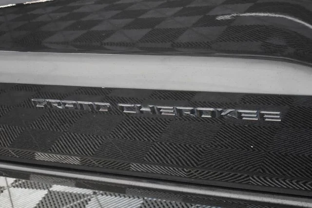 Used 2015 Black Jeep Altitude image 13