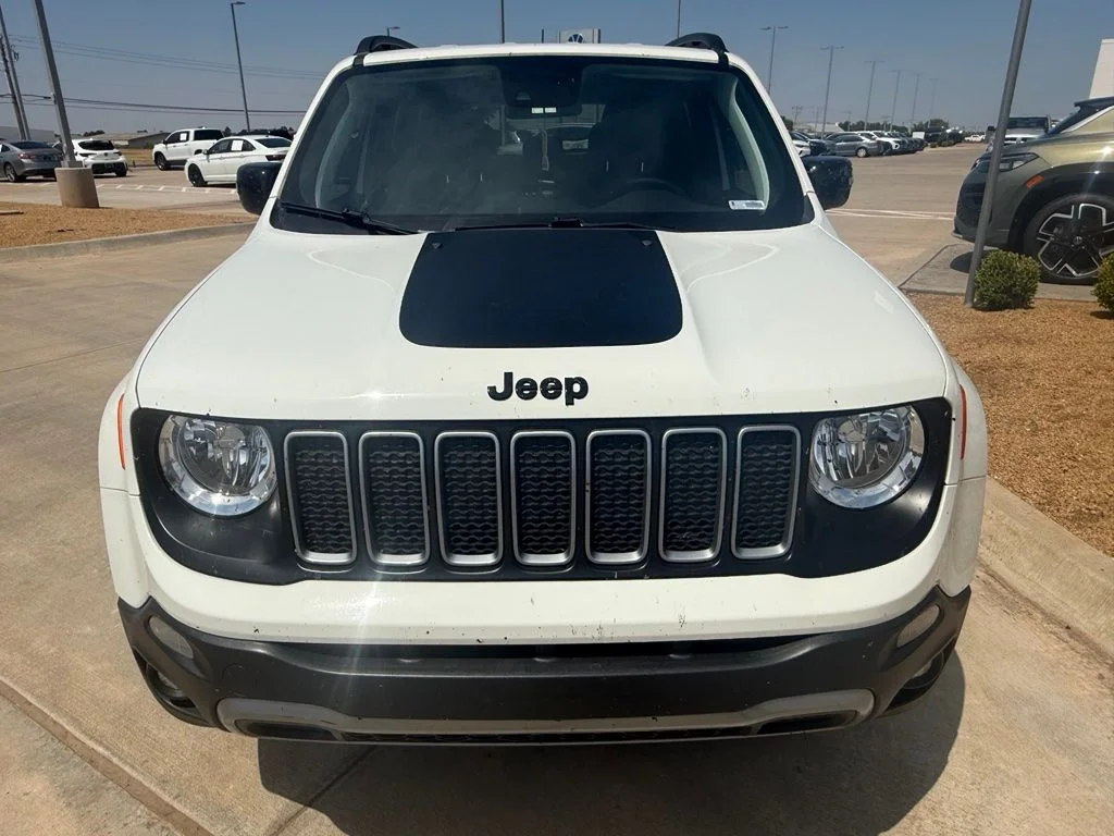 Used 2023 Alpine White Clearcoat Jeep Latitude image 8