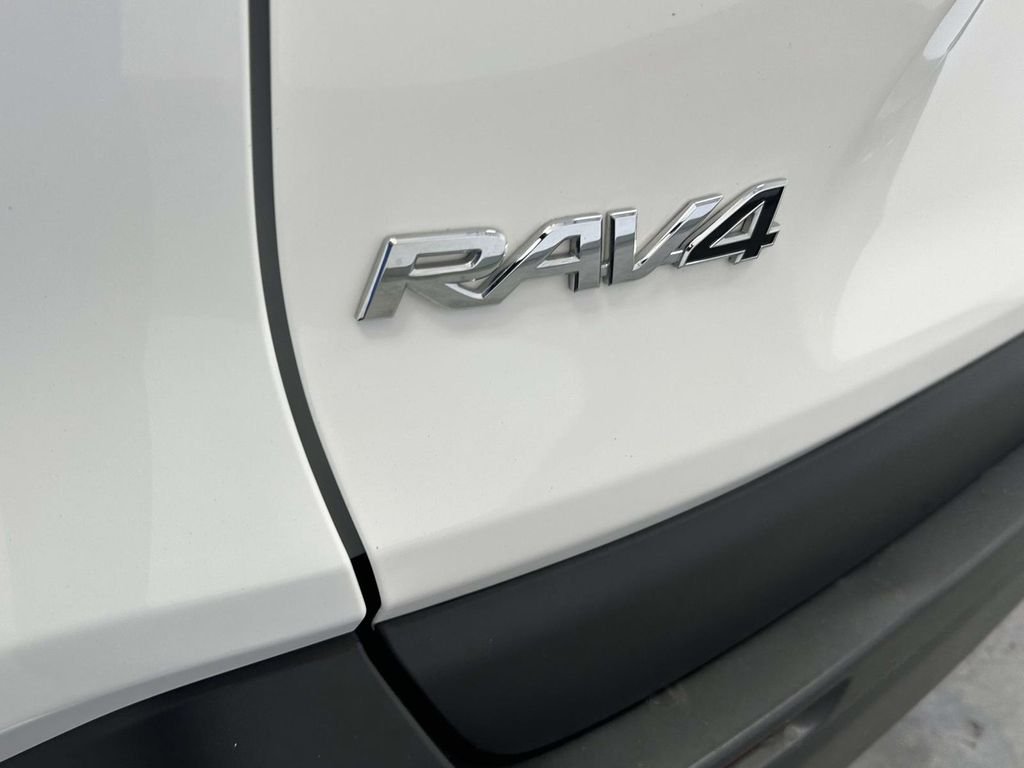 Used 2025 White Toyota XLE image 10