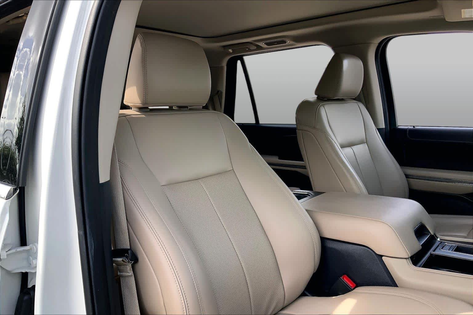 Used 2022 Star White Metallic Tri-Coat Ford XLT image 9