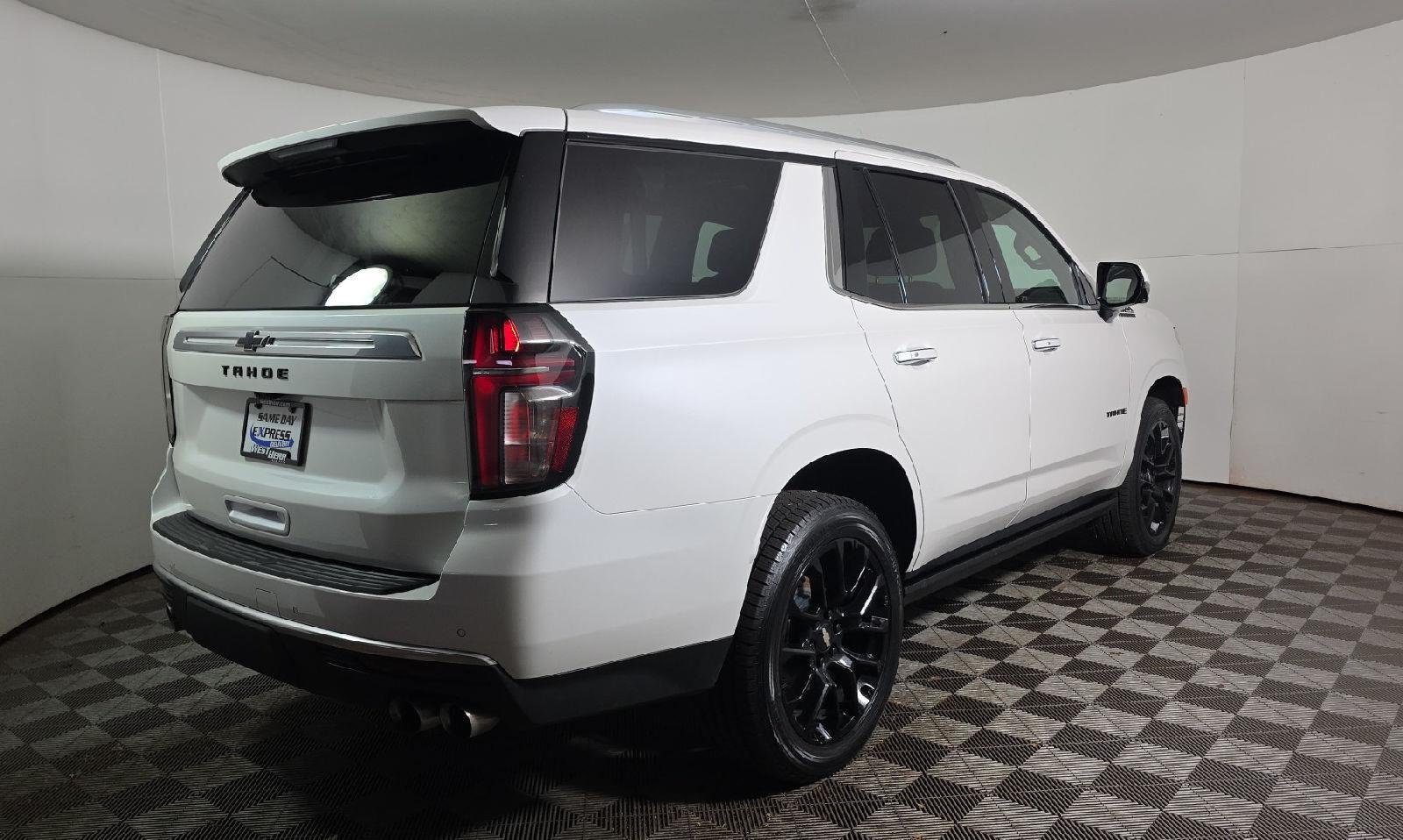 Used 2024 Iridescent Pearl Tricoat Chevrolet High Country image 10