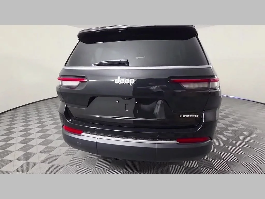 New 2026 Diamond Black Crystal Pearl-Coat Exterior Paint Jeep Limited image 28