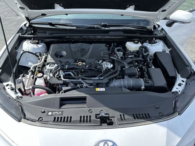 Used 2025 White Toyota LE image 19