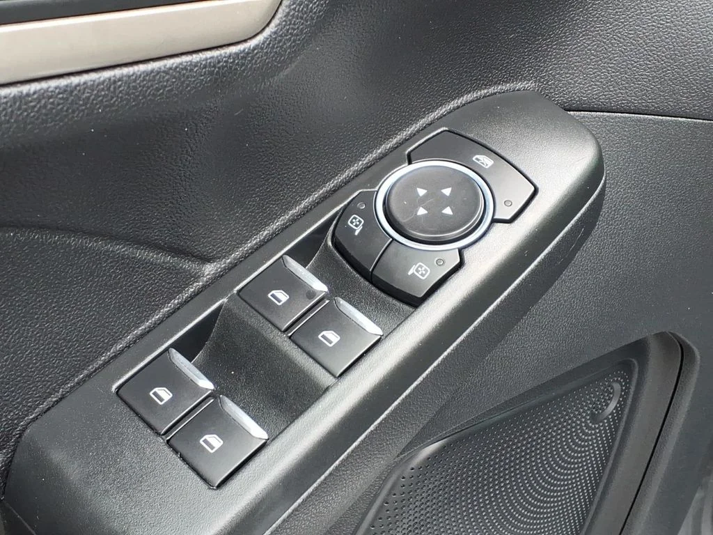 Used 2022 White Ford SE image 17