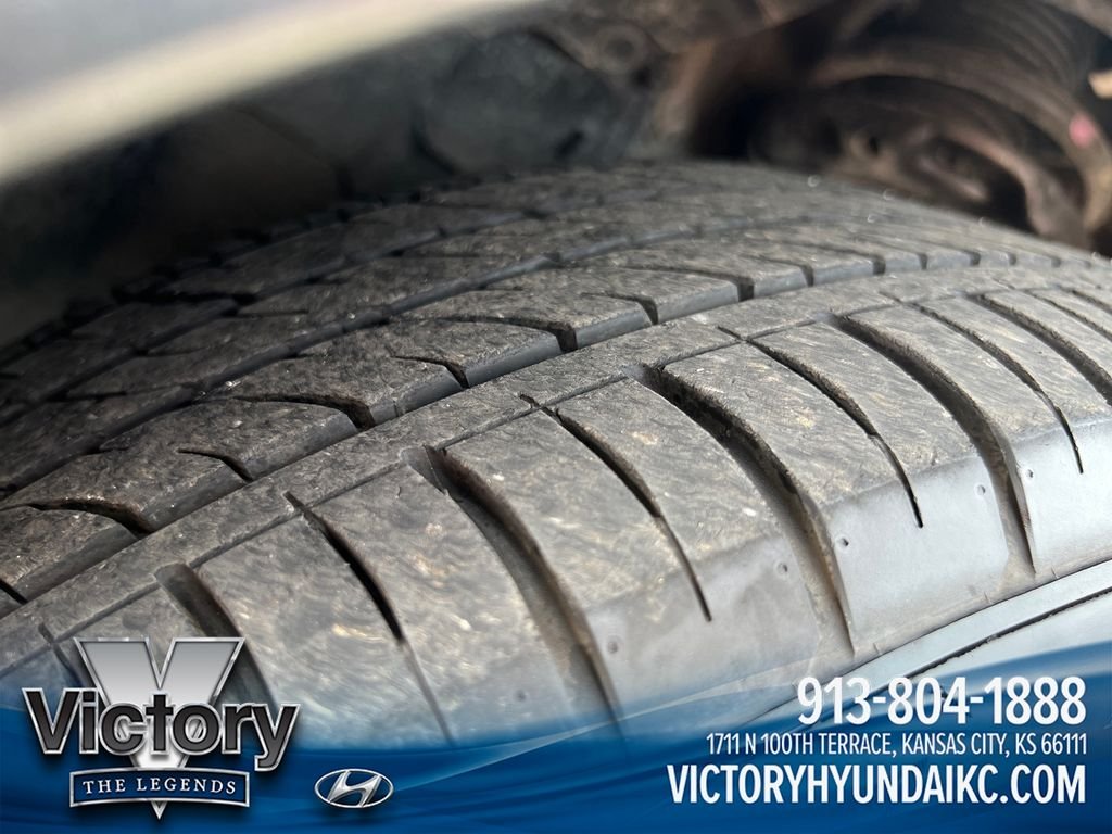 Used 2025 Gray Hyundai SEL image 28