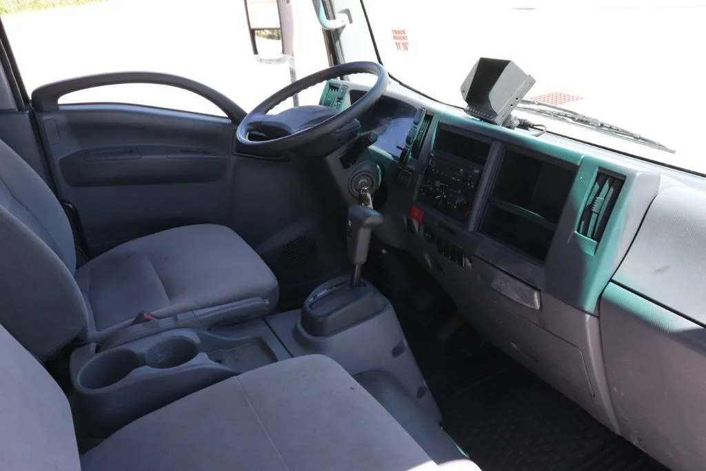 Used 2022  Isuzu NPR image 12