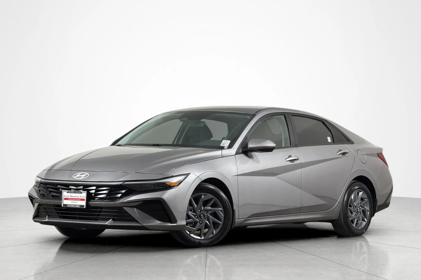 Used 2024 GRAY Hyundai SEL IVT image 1