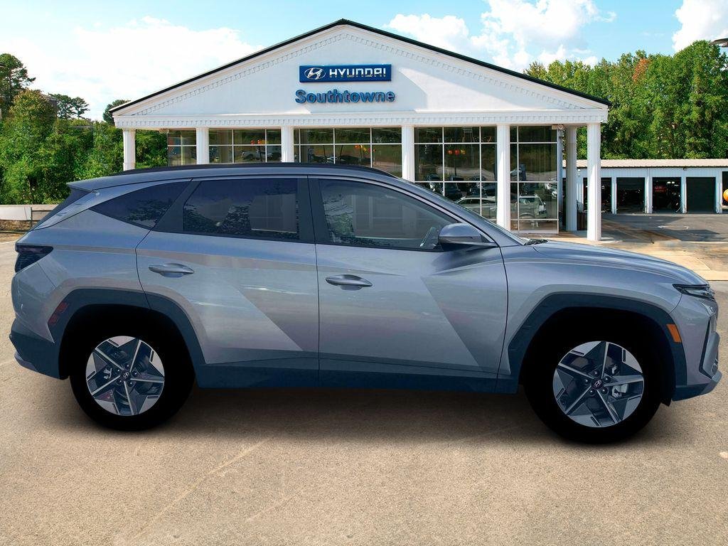 New 2026 Silver Hyundai SEL Premium FWD image 9