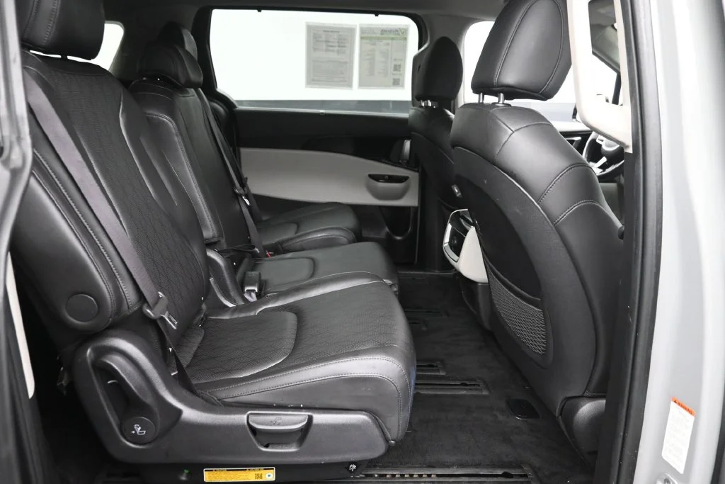 Used 2024 White Kia EX image 10