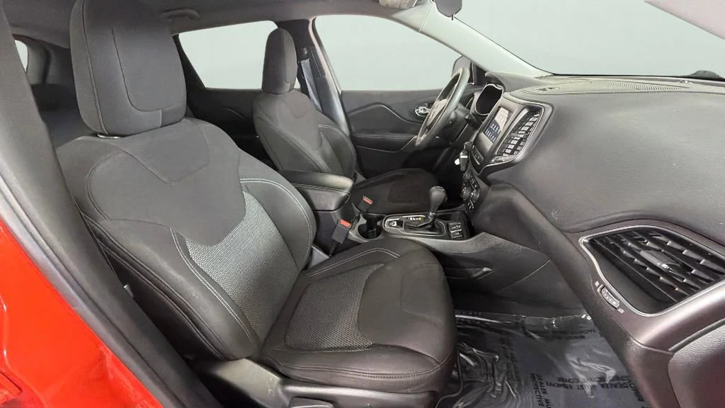 Used 2021 Orange Jeep Latitude FWD image 32