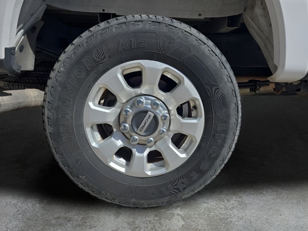 Used 2024 Oxford White Ford XLT image 40