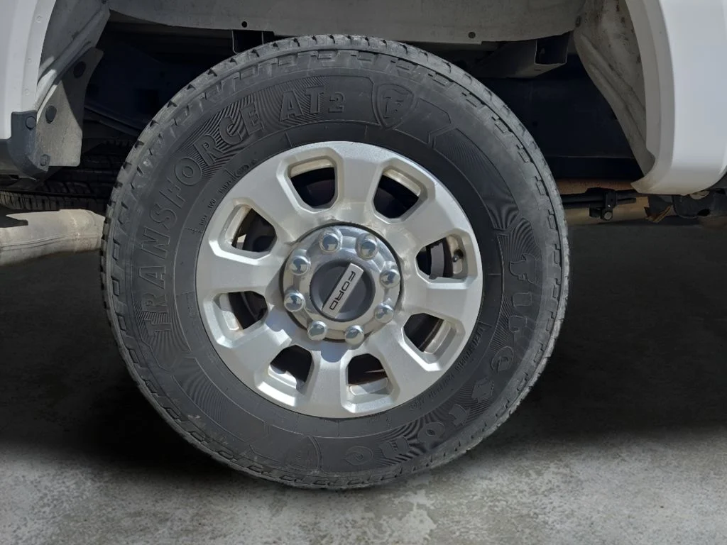 Used 2024 Oxford White Ford XLT image 40