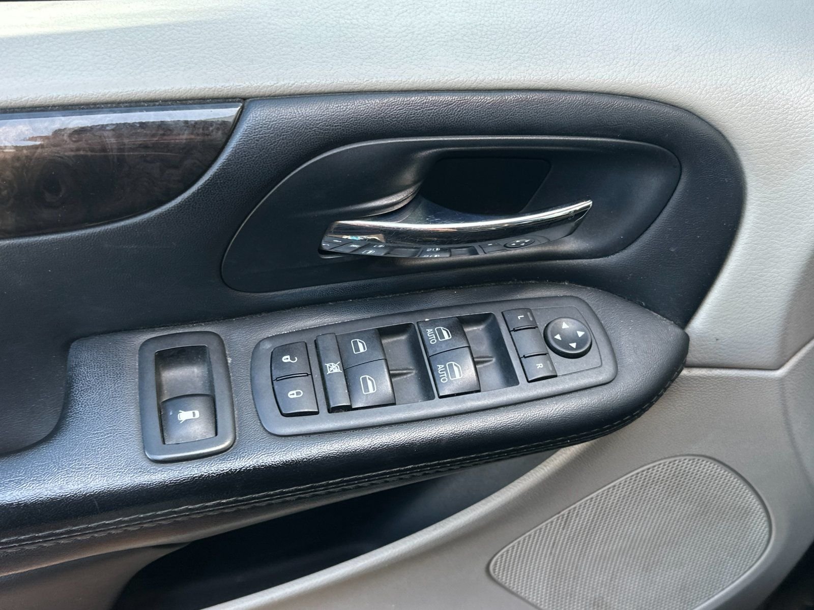 Used 2016 Granite Crystal Metallic Clearcoat Dodge SXT image 10